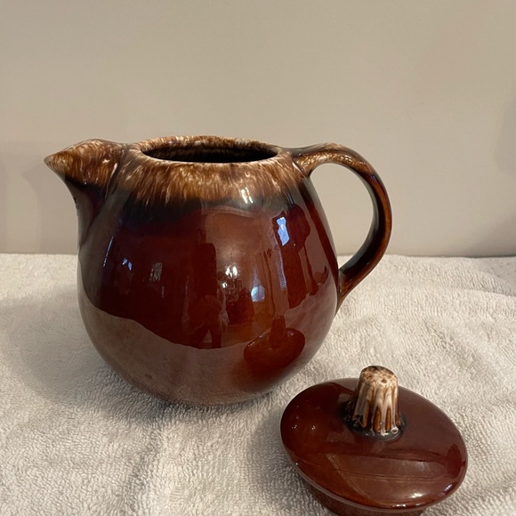 Hull Pottery Coffee Pot. Oven Proof. Vintage and Excellent Condition! #1028 - Picture 2 of 4